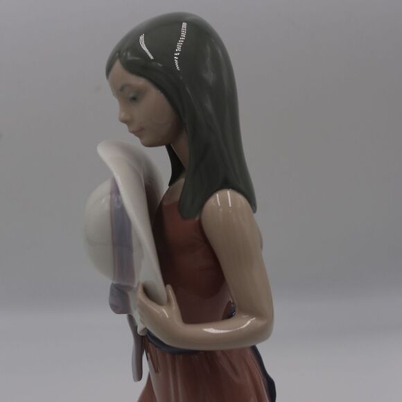 Lladro 5007 Bashful Girl in Pink Dress with Hat Figurine Statuette - Picture 4 of 12